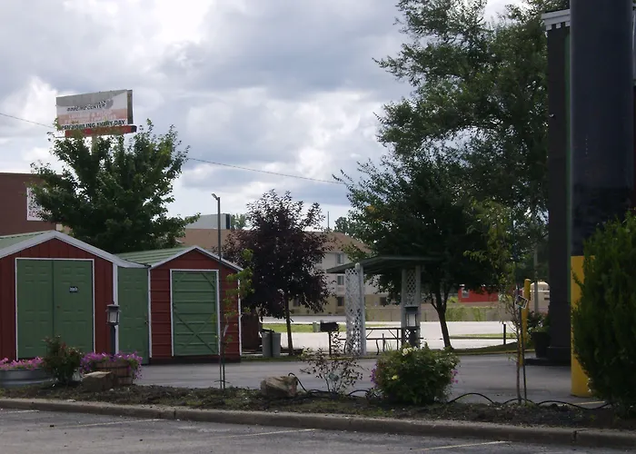 Days Inn & Suites By Wyndham Terre Haute